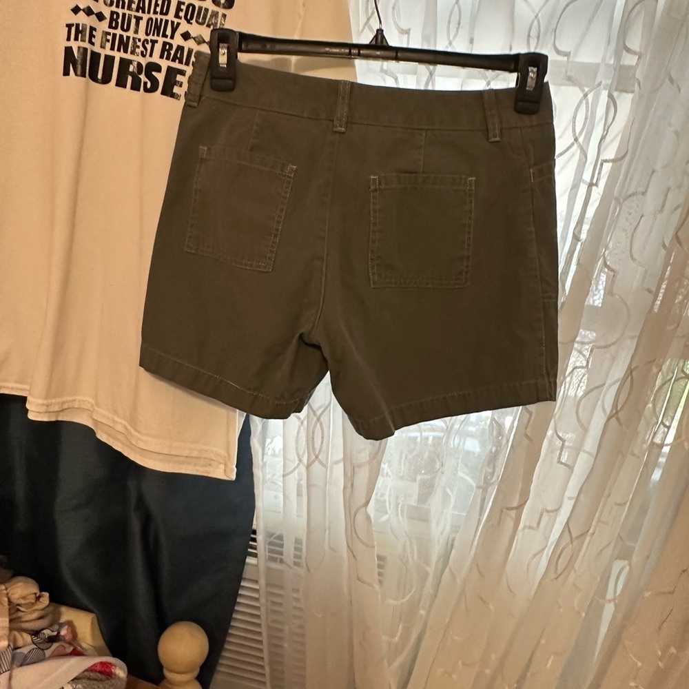 Dockers Women's Army Green Shorts 100% cotton - Picture 8 of 10